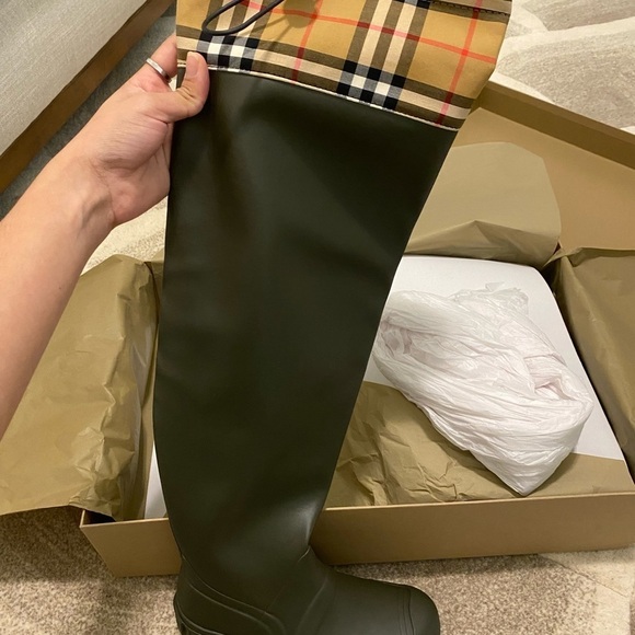 Burberry Olive Knee-High Nova Check Rain Boot - Picture 11 of 13
